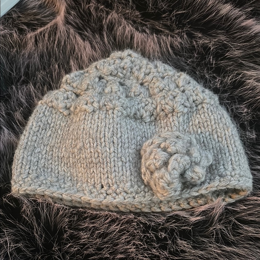 🩶Cozy Gray Knit Beanie with Flower Accent